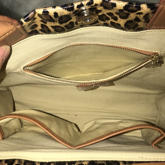 AUTHENTIC TORY BURCH CHEETAH TOTE - Picture 15 of 16
